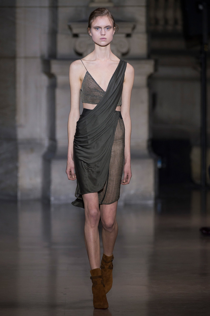 Yiking Yin Spring Couture 2016 - Paris Fashion Week